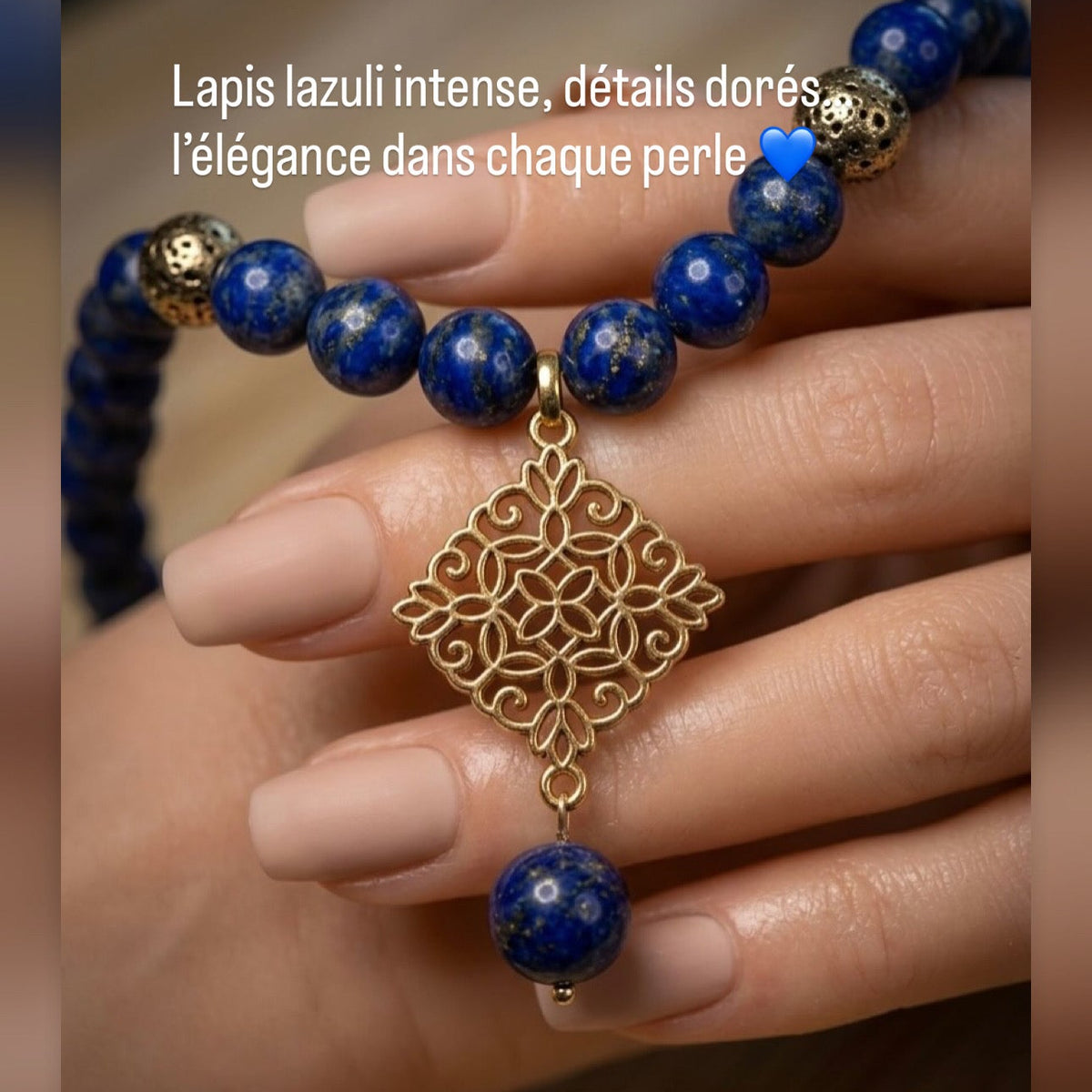 Collier lapis lazuli dans sa boîte cadeau